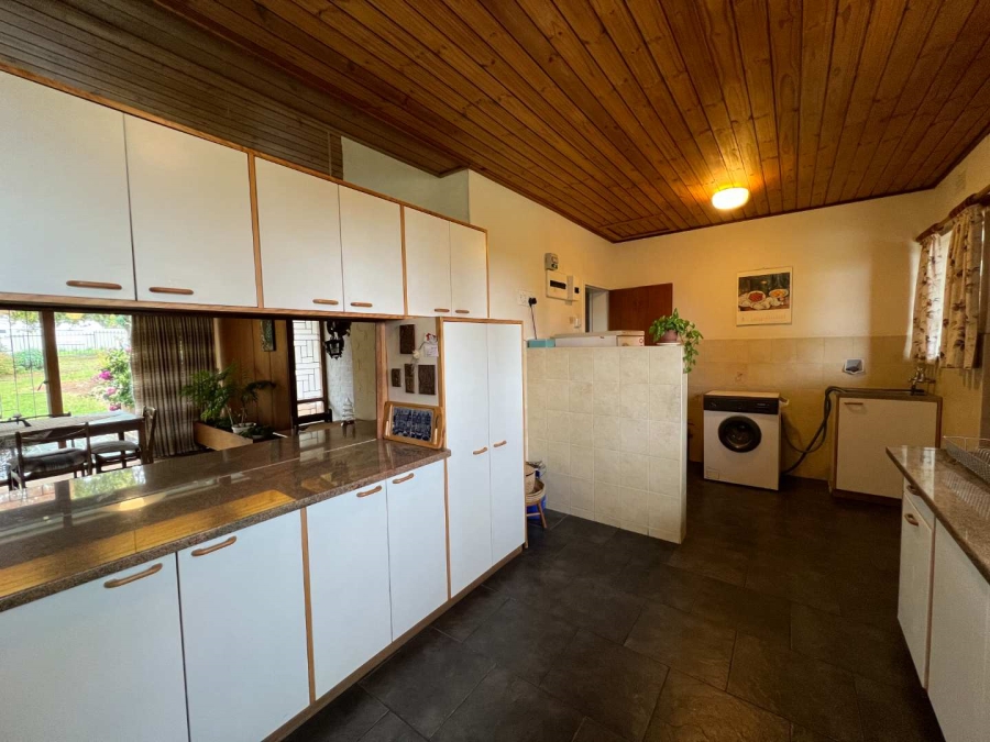 4 Bedroom Property for Sale in Uniepark Western Cape